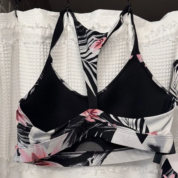 Victoria's Secret Black and Pink Floral Leggings - Picture 4 of 7